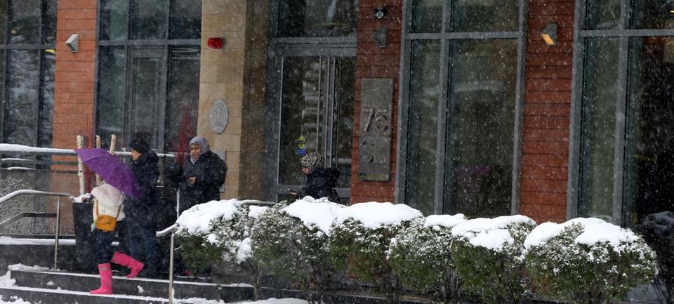 BostonGlobe's tweet photo. Why live in #Medford? Young adults explain why they like the city north of Boston http://t.co/7iuUHcAQJO #GenBoston http://t.co/iaI5my7Ch4