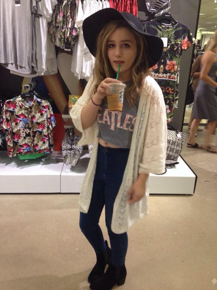 FLOPPY HAT MAKES ME HAPPY