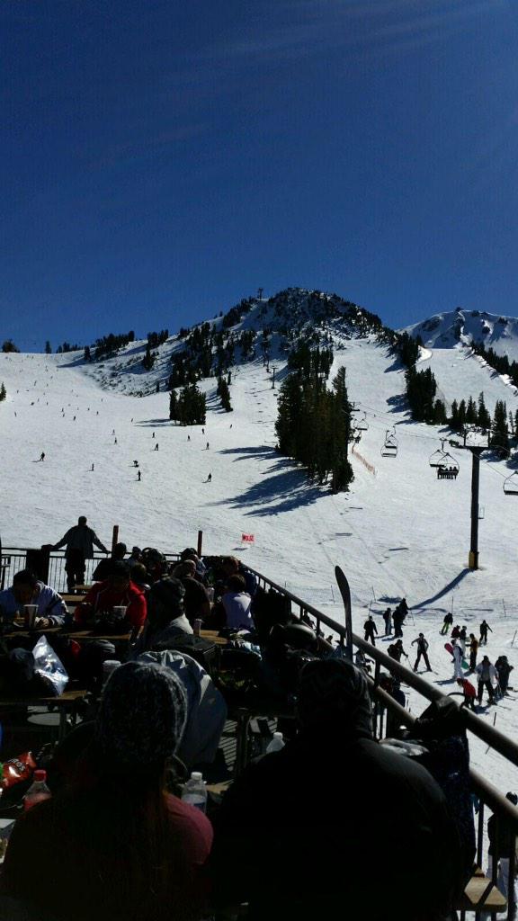 renejulianne's tweet photo. Snowboarding leads to broken arm http://t.co/lCjP0cfoiw