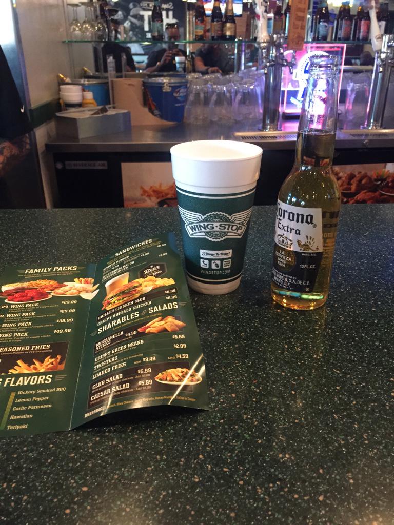 Beanz610's tweet photo. Beer it is for now RT @BenjiBlancito: Wing stop doesn't sell liquor 😔 http://t.co/M0wzKWyH6E