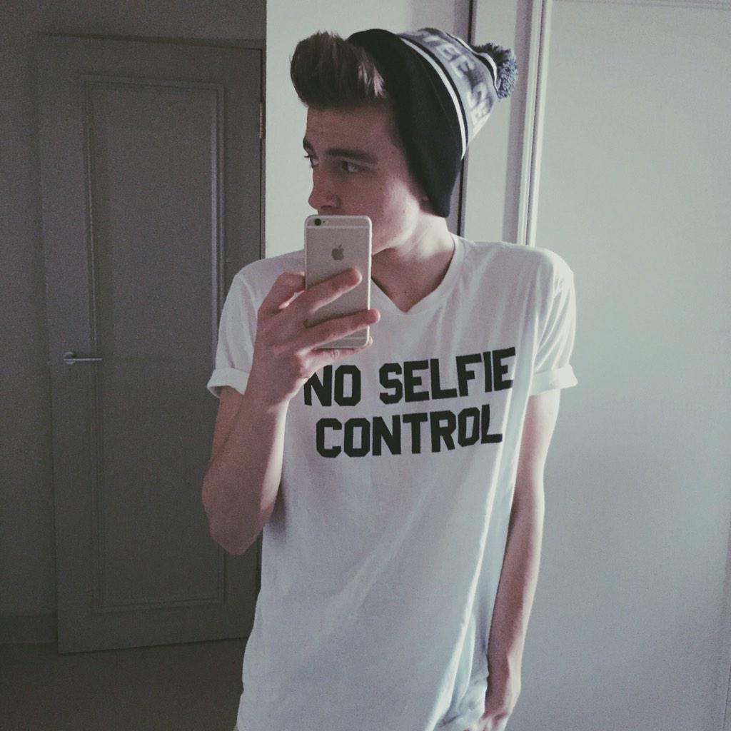 taylorbaxter's tweet image. RT for a Valentine&apos;s DM!🌹❤️