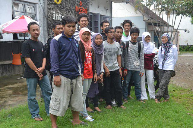 BloggerKediri's tweet image. Innalillahiwainnailaihiraji&apos;un.Telah brpulang ke Rahmatullah, Okfan Rizal F (depan) salah satu founder Blogger Kediri