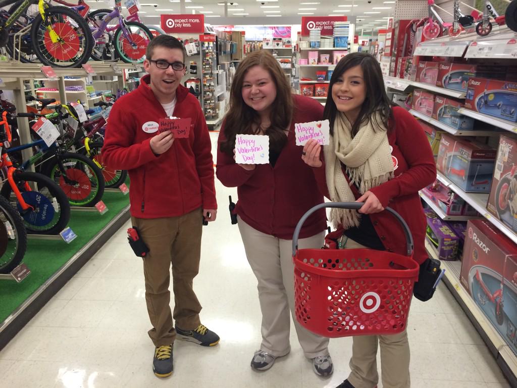 Sr. TL Celina sharing the love with the closing team! #THEG199 #R100sharesthelove