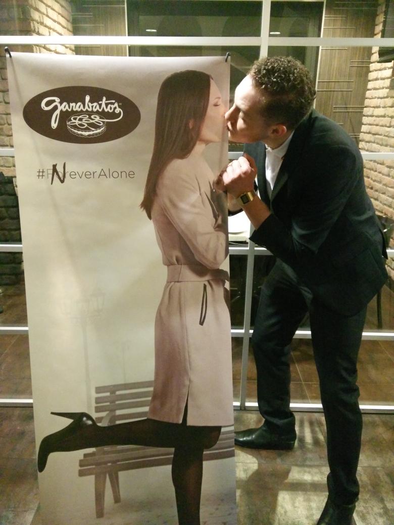 bernoval's tweet photo. Muchas felicidades a mi querido @uribleier  por la exitosa campaña #NeverAlone de @garabatosmx http://t.co/YU8RNzkz15