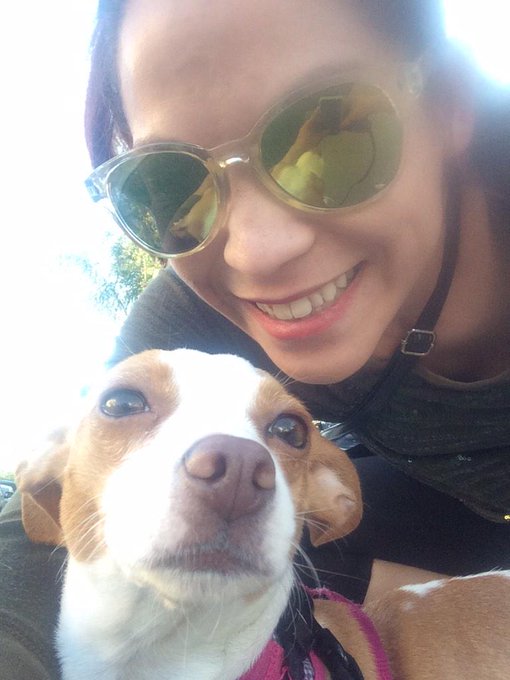 Ok me and lola have each other !!! ;) http://t.co/FcLFEX8Vxh<a href="/tag/gokingsgo"class="tags"><span>#gokingsgo</span></a>