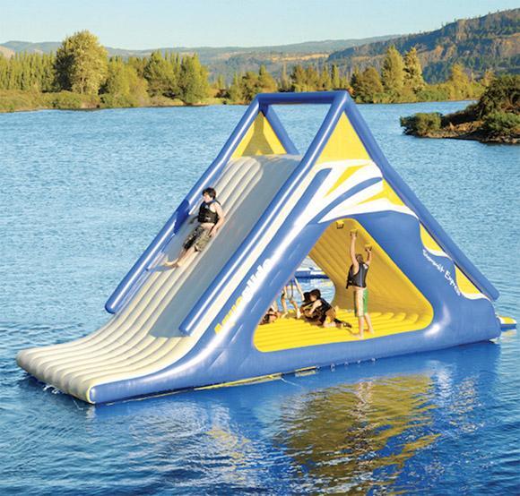 VeryCoolThings's tweet photo. Giant inflatable water slide http://t.co/mCsULN0Fxz