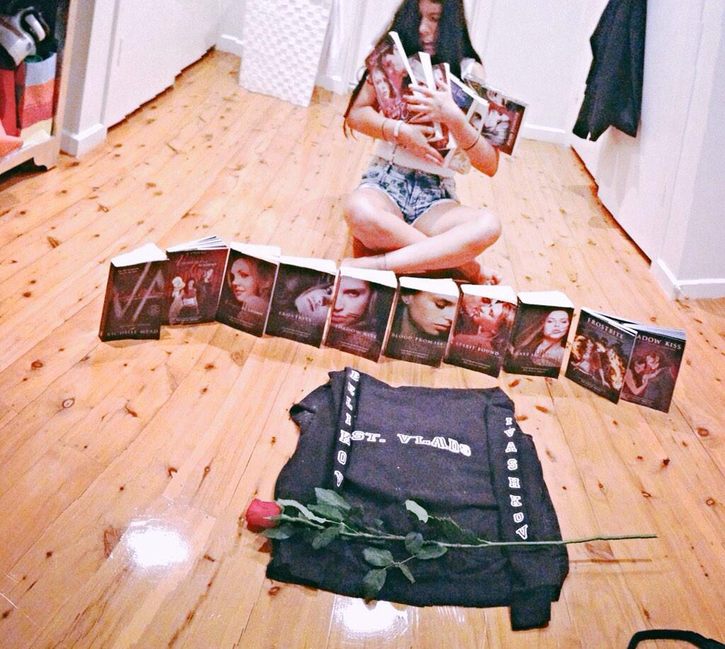 SavannahGrayso3's tweet photo. #rubyselfie @PenguinTeenAus http://t.co/7kROFJWVSE