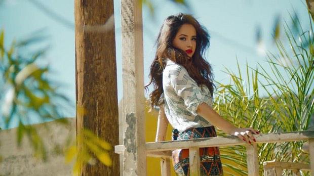 Jasmine leaned agensted the railing of the outside patio looking down at the world below her seeing the sea of--