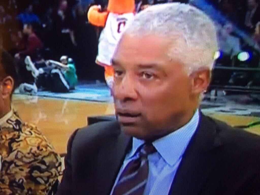 LegionHoops's tweet photo. Dr. J's face after Zach LaVine's dunk. http://t.co/c1umoxTniB
