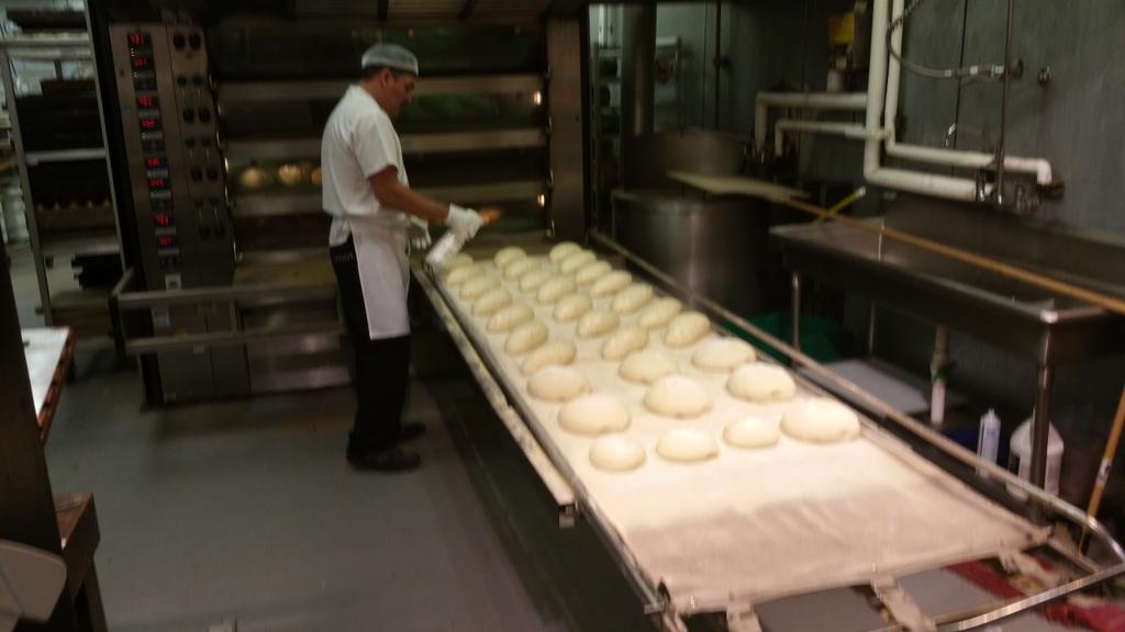 Headley4you's tweet photo. Love Central Market in  Dallas, TX.  Awesome food and the bread is to die for. http://t.co/HOwj4a127d