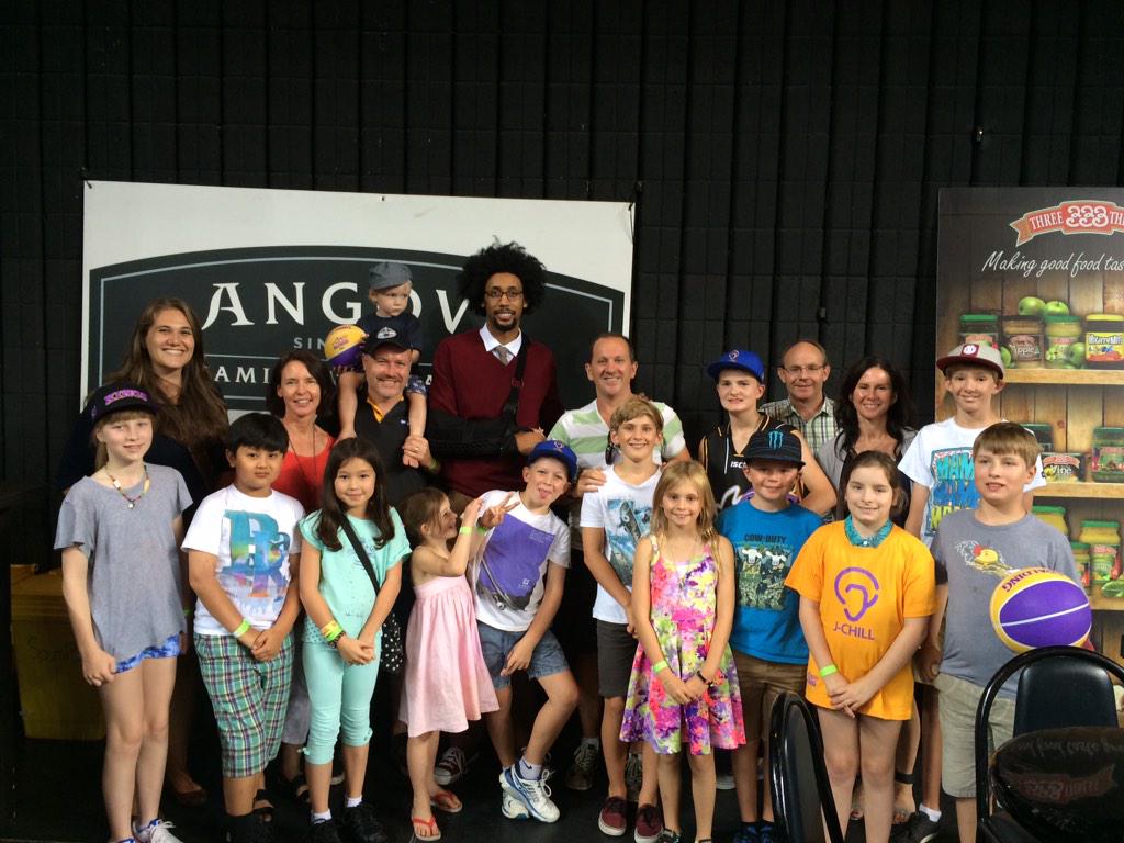 StanfordAus's tweet photo. SAA checkin' in with @JChillin at the #sydneykings game http://t.co/Co0beiY1hl