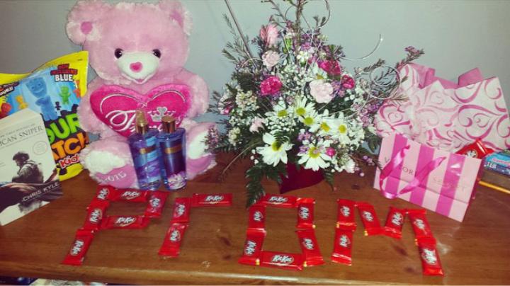 _snrog's tweet photo. He's perfect. #promposal #SCGame #Valentine   http://t.co/T1NDyp4re4