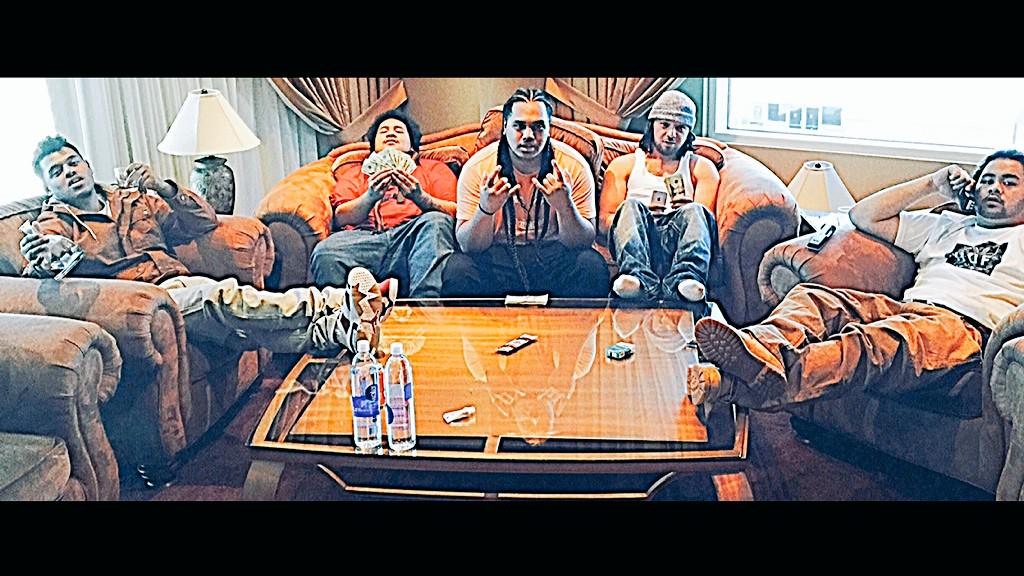 tamajahbless's tweet photo. Wave'n from the 🔝 floor like #PentHouseBiiiiitch #VegasBiiiitch #BrothaShit #SK #STAAMP #SKORIGINALS #MG http://t.co/hQSRa9FbtW