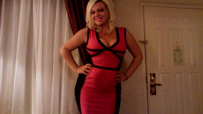 My #ValentinesDay dress! #mskimmieking http://t.co/TIXCV6O6Lt<a href="/tag/valentinesday"class="tags">#ValentinesDay</a><a href="/tag/mskimmieking"class="tags">#mskimmieking</a>