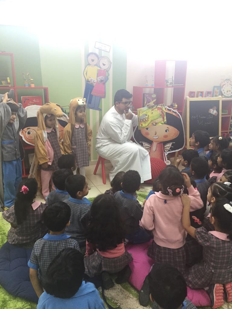 UAEBBY's tweet photo. #راشد_النعيمي يقبل تحدي #عفريتو و هو الأن في روضة الأمل في لكي يقرأ للأطفال.. :
#اقرأ_احلم_ابتكر
#ReadDreamCreate http://t.co/NZykDOW57K