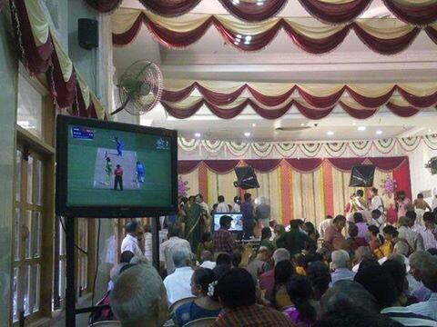 BrettLee_58's tweet photo. “@harryjohal1982: @BrettLee_58 wedding reception in Banglore #INDvPAK http://t.co/0JqyYZd6IK” ha ha brilliant !!!