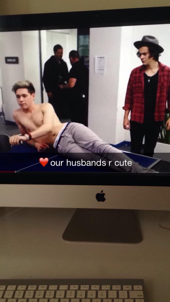 mcflyinsophie's tweet image. Typical of me &amp;amp; sis. @Harry_Styles @NiallOfficial #OnTheRoadAgain1D #1D #weirdfans #weloveyou #sistersbeforemisters