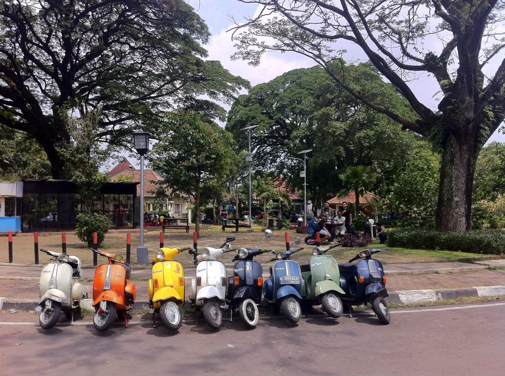 Mimin &amp; teman2 lg d taman Cibeunying nih. Ayo merapat 😁🍺