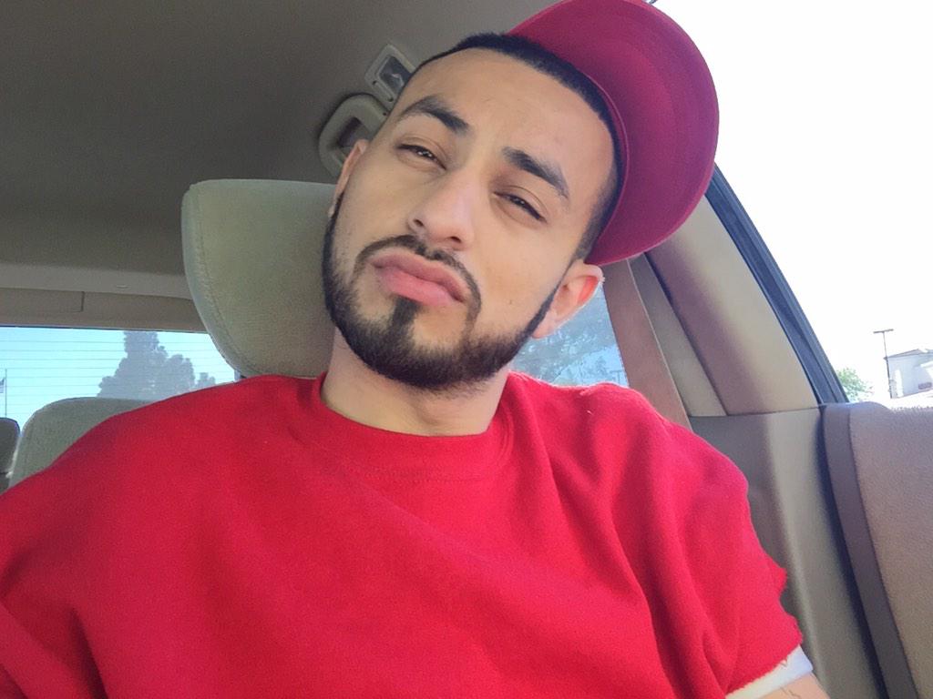NiggaSnatchNhoe's tweet photo. Red http://t.co/bT3scBAFsH