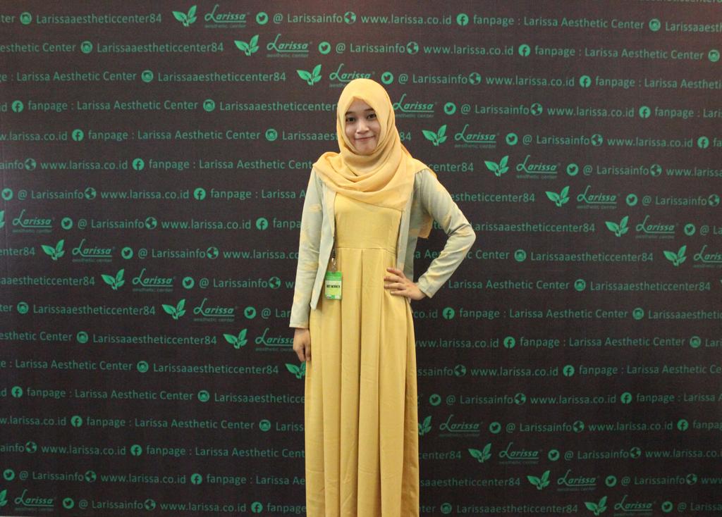 @anggiasd Peserta #LarissaHijabFest <a href="/cerita_hijau/">hijaukoe</a> dg gaun kuningnya, unyu ya, yuk support dg RT ^_^