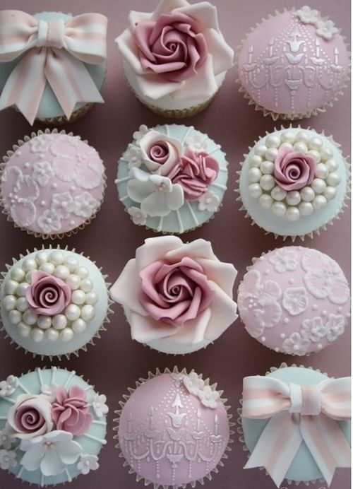 SweetGinger_EAH's tweet photo. Happy true hearts day everyone! *Serves cupcakes to everyone* everyone enjoy some cupcakes *smiles* http://t.co/1JQkoxoNsW