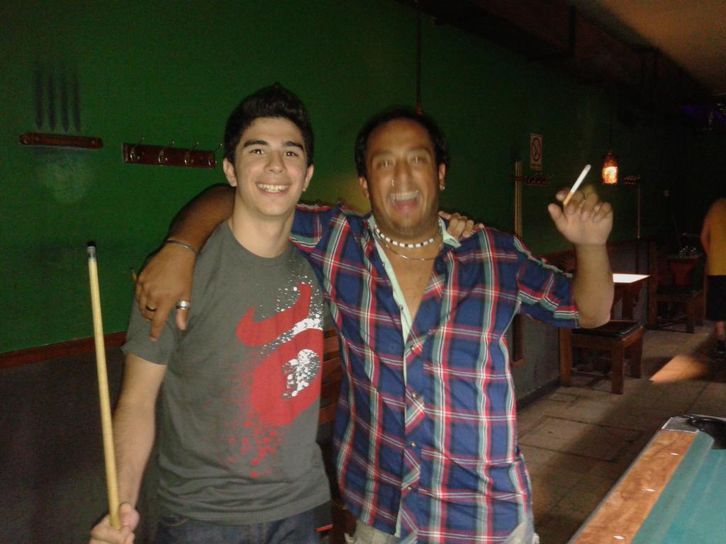 Noche de pool con mi tio! Y cala
