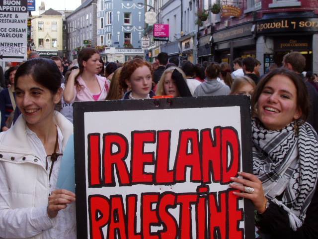 islamicfreedom's tweet photo. #Irish people rock ... 
Thank you #Ireland
I Support Palestine , #freepalestine http://t.co/8H5BhVFZSN