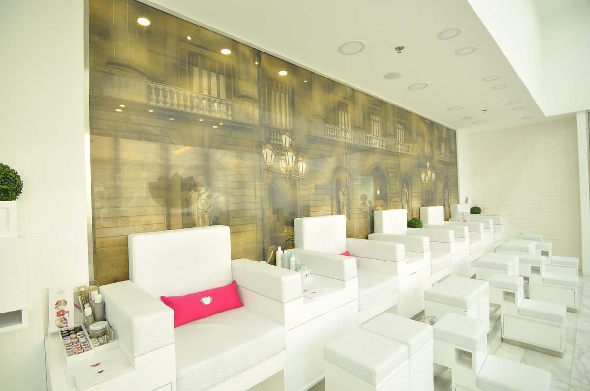 VIVAwomen's tweet photo. VIVA is loving The White Room salon in Marina Mall for express mani-pedis and blow drys! http://t.co/tX03ficwxG