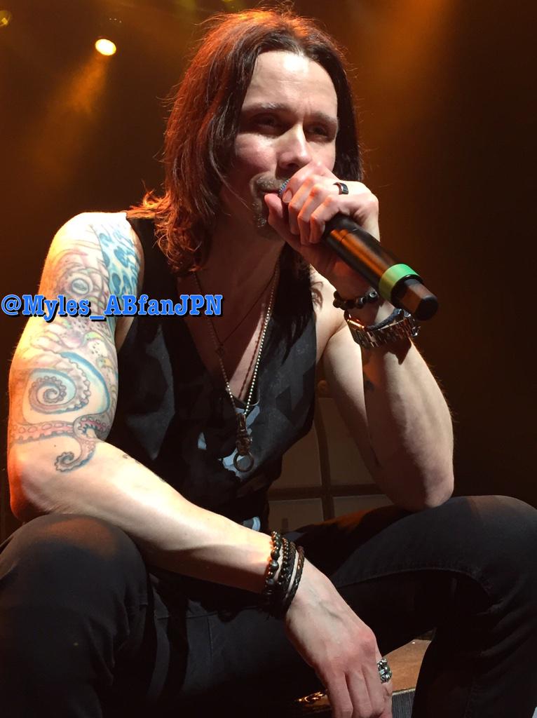 Myles_ABfanJPN's tweet photo. <Pic> @MylesKennedy on stage! singing "Bent to Fly" at Tokyo 2/12! #MylesKennedy #JapanOnFire #マイルズケネディ の渋谷公演でのフォトです♪ http://t.co/JNgraLwhk2