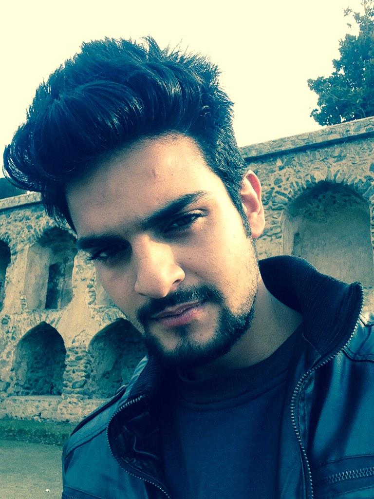 basharatkhan011's tweet photo. me http://t.co/3JEnVkqi6v