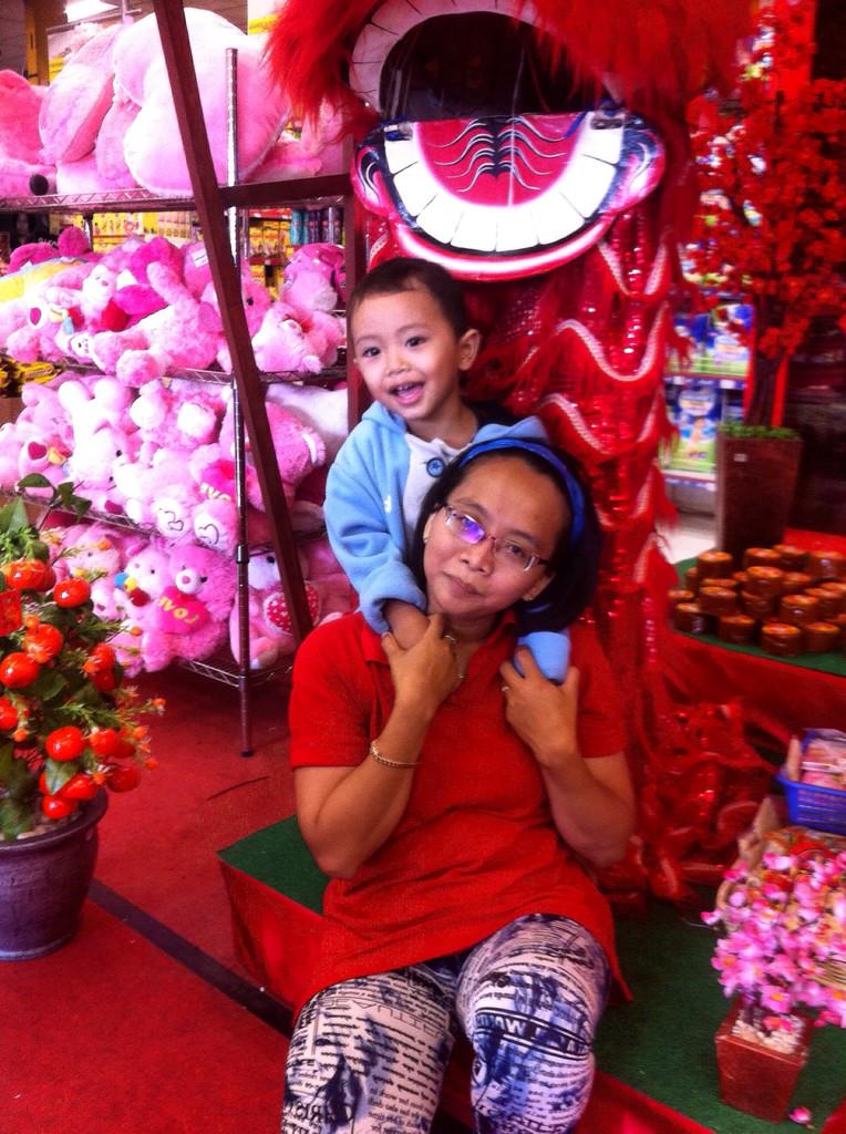 NazmaYulie's tweet photo. Gong xi gong xi 😊 http://t.co/p3cSQYjnLh