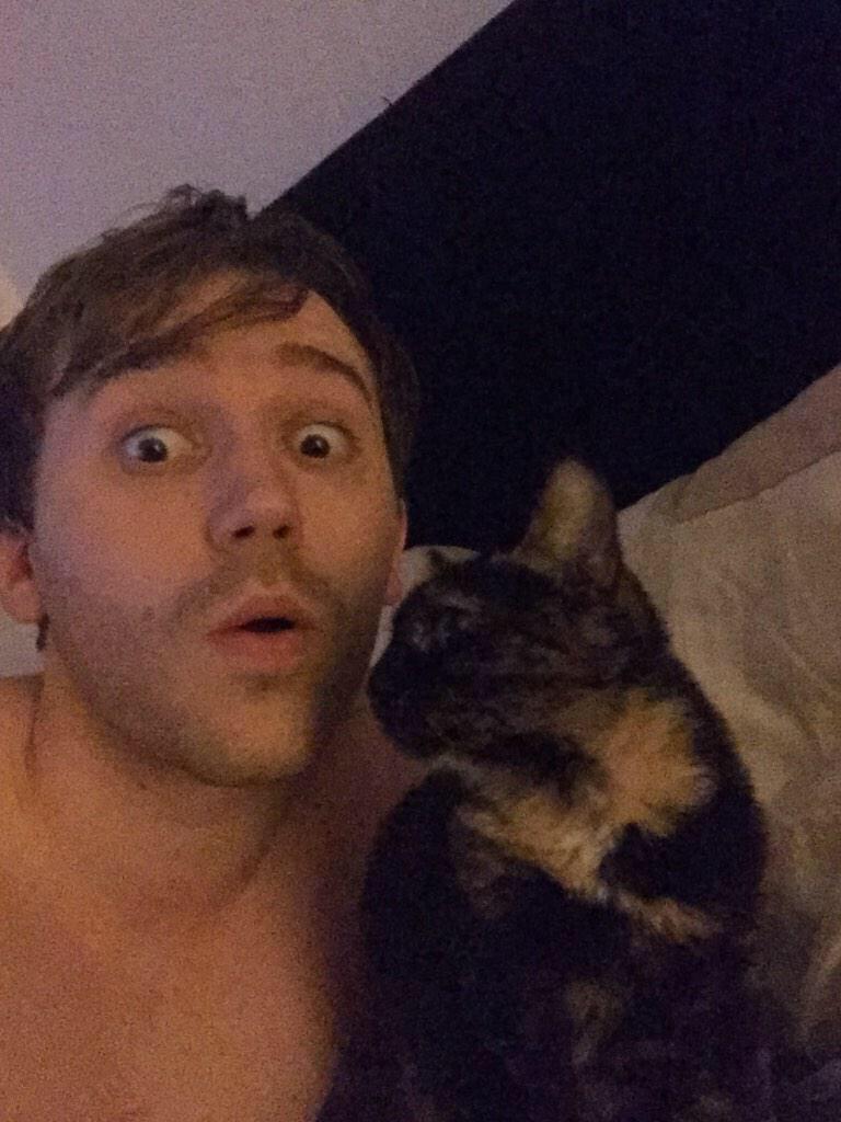 “<a href="/virulentmina/">¿mina?</a>: when bae sends u cute selfies <3 ” who the fuck dat