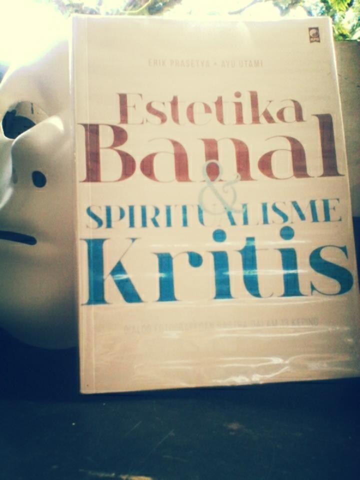 Sedang khusyu' dg dialog fotografi &amp; sastra "Estetika Banal &amp; Spiritualisme Kritis"nya <a href="/BanalEstetik/">Erik Prasetya</a> &amp; <a href="/BilanganFu/">Ayu Utami</a> :)