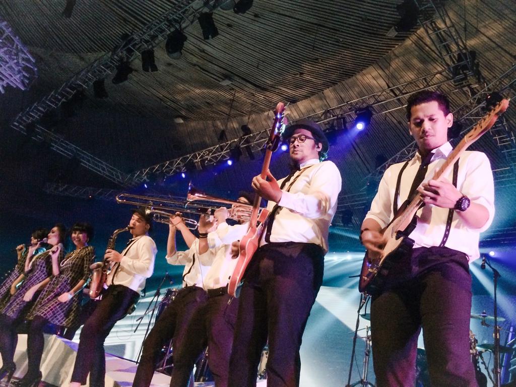 weareDREW's tweet photo. . #BeritaDREW RT @Rishanda: #KonserDariHati #KonserDariHatiAfgan semalam sm The Gandarianz!! http://t.co/MEkO5xHOSA