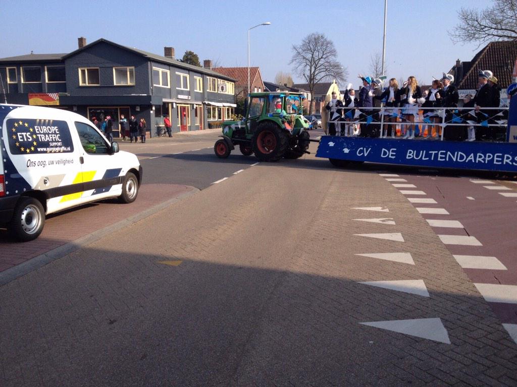 EuropeTraffic's tweet photo. Vandaag optochtbegeleiding #Gaanderen #carnaval #alaaf http://t.co/HrfwmtVLpw