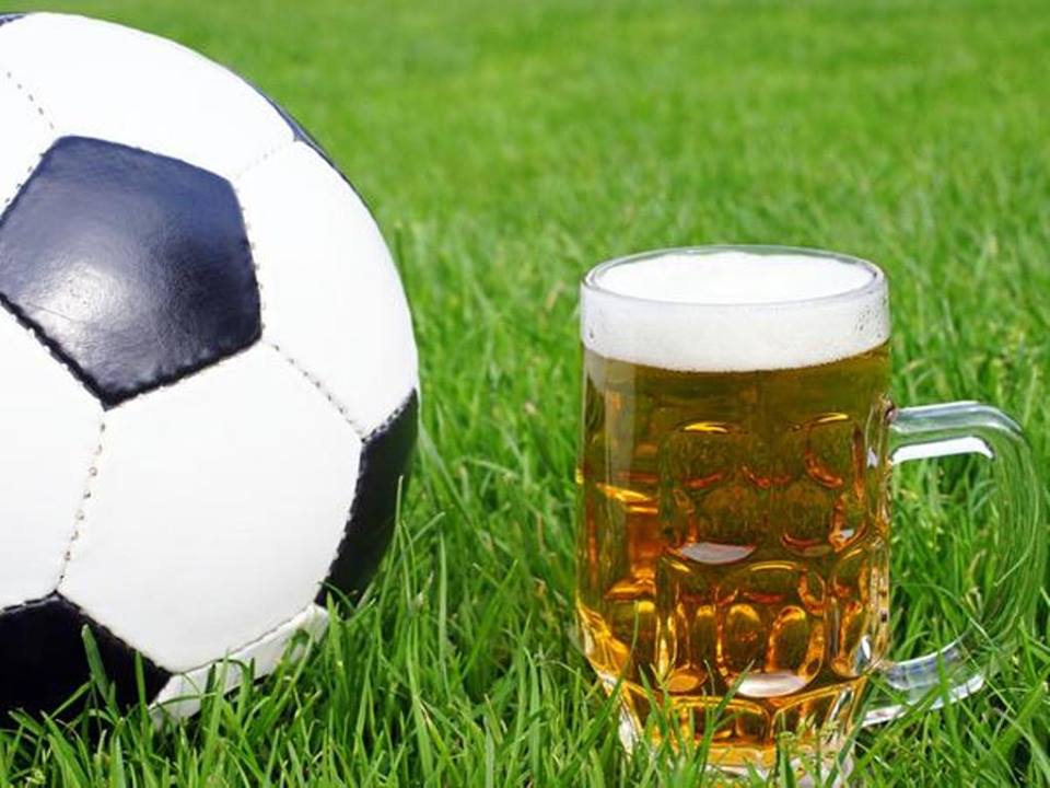 HorecaAMST's tweet photo. Het volgende horeca voetbal toernooi is 2 maart, meld je team nu aan op:
http://t.co/FDOEtcthFp http://t.co/qRMkKvFvZ6