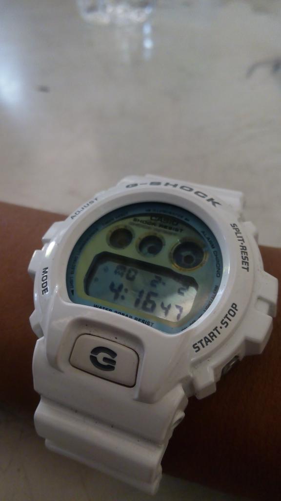 oit_bro's tweet photo. Pergi ke kedai membeli jam , lupa dah ada jam #PickupLineJam http://t.co/9RXv7oUoFl