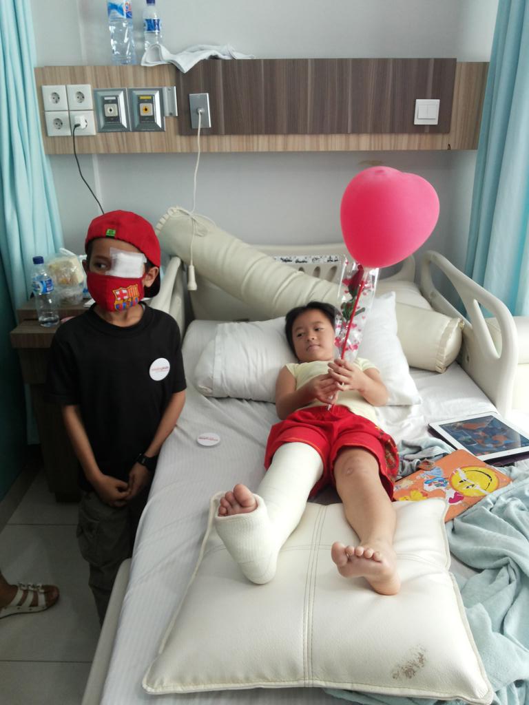 Foto beberapa adik2 yang dikunjungi kakak2,relawan SKF, Semoga lekas sembuh ya adik2...