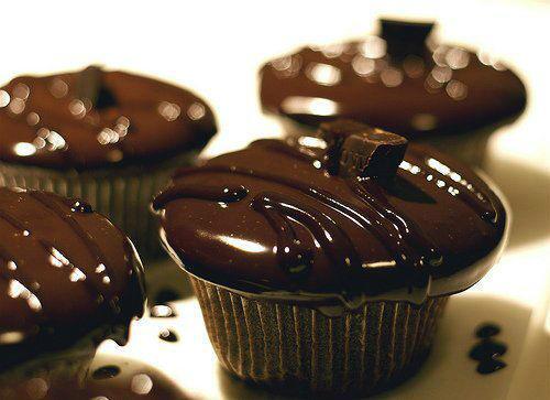 ggyongss's tweet photo. @naeunpinki thank you canciik, nih coklat sama bunga/? buat kamu,happy late vals day yah^^~ mwa❤️♡ #LAFVALDAY http://t.co/xhUNM2VNpg