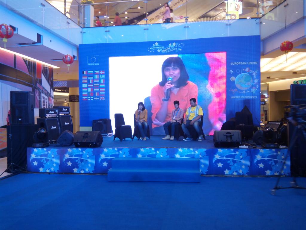 DestinEurope's tweet photo. Now Scholarship Info Sharing at #DestinationEurope #Surabaya http://t.co/YLOJyQTO38