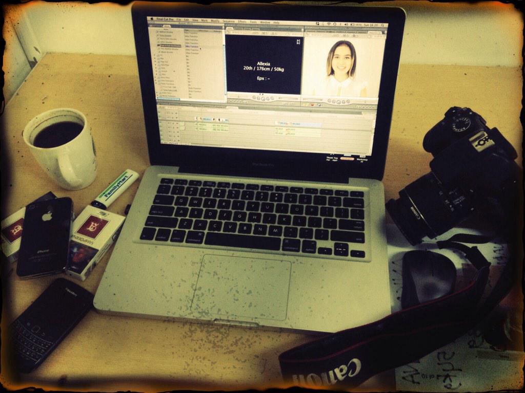 castingiklanJKT's tweet image. Working on sunday #castingday #casting #alone 😜