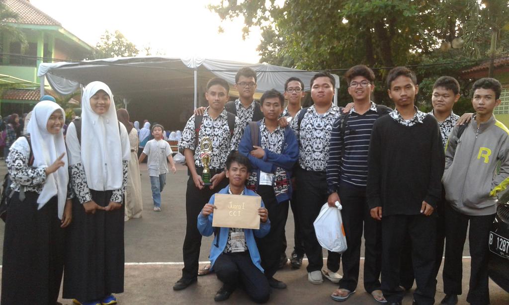 pismandoeta's tweet photo. Glowfest @Sman 39 JKT :) Alhamdulillah http://t.co/zHCtQbY4w3