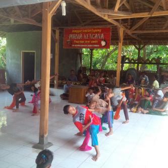 semangArt anak2ku..latihan rutin di sanggar #TariTopengLosari #SanggarPurwaKencana #losari #cirebon #brebes
