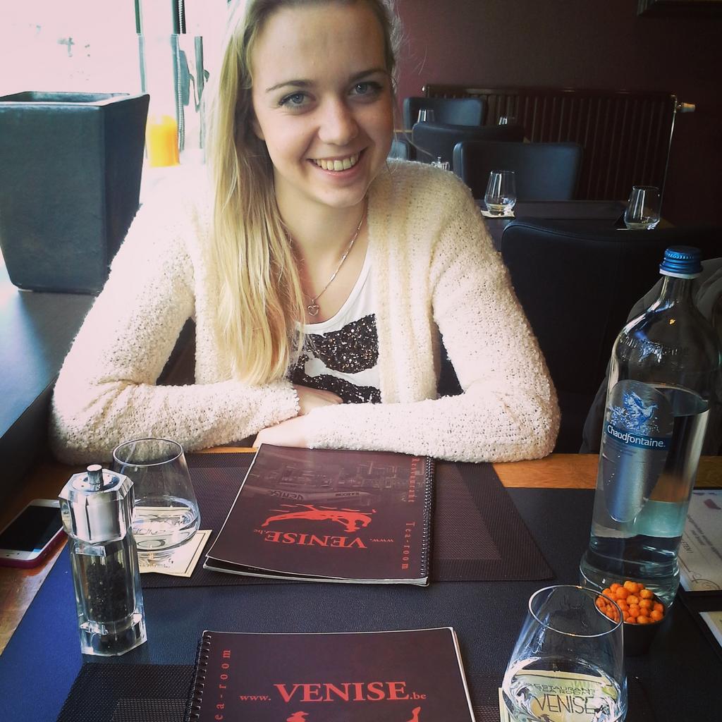 JensWallays's tweet photo. Dinertje samen met het liefje @Veniseodk :-) 2 jaar samen en love her every day more and more :-) ♥♥♥ http://t.co/xnQZKORVAd