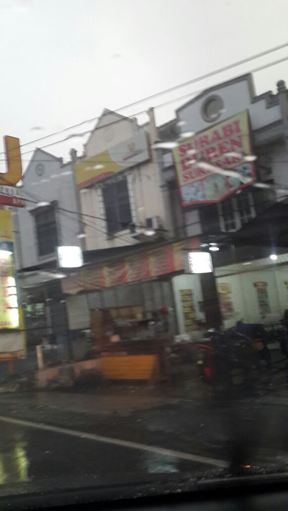dqelvanucky's tweet photo. min @kulinerBGR yeay ketemu juga nie Surabi Duren eks Sukasari. lokasi nya di sebrang Kuntum/ Teras Air. http://t.co/8I1pWSV4nk