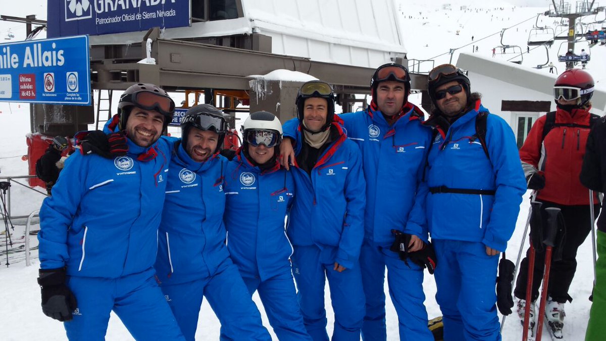 CLUBGR100's tweet photo. Vaya equipito este del #SkiGR100 http://t.co/dFznlwyQh1