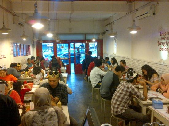 5"<a href="/steakholycow/">Holycow! Steakhouse</a>: Liat foto ini ya. Ada berapa Carnivores yg lg ultah di #CAMPGading sore ini? 😁😁😁 ”