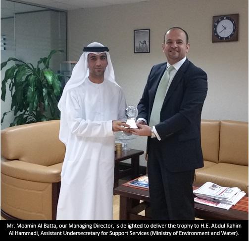 futureinternet's tweet photo. One big splash of Congratulations to MOEW for winning the Summit's Emerging Media Award! http://t.co/99Khwix6ll