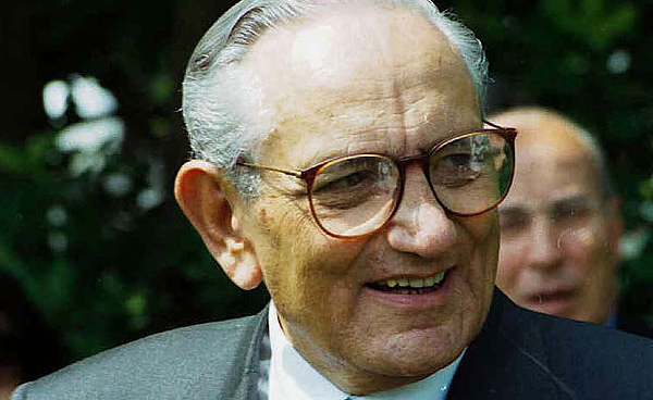 Самые богатые люди италии. Микеле ферреро киндер сюрприз. Пьетро ферреро нутелла. Микеле ферреро. Микель ферреро.