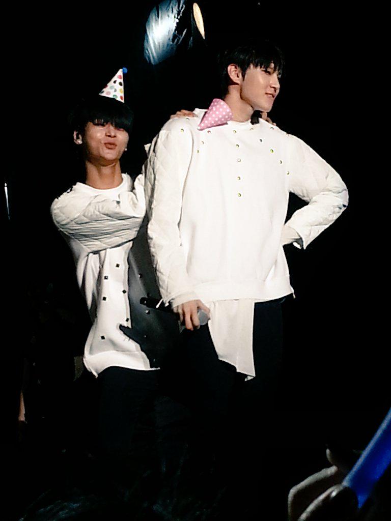 FATGray's tweet photo. 兩小無猜 http://t.co/AKfmzCZnia